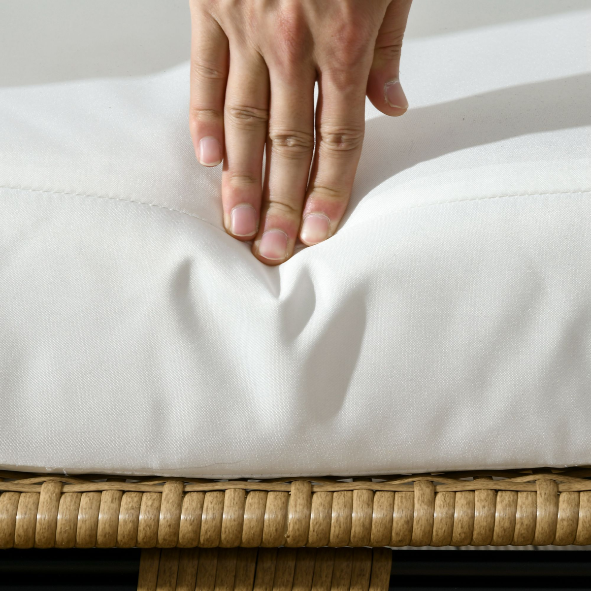 Outsunny Round PE Rattan Outdoor Egg Chair w/ Padded Cushions for Garden, Khaki